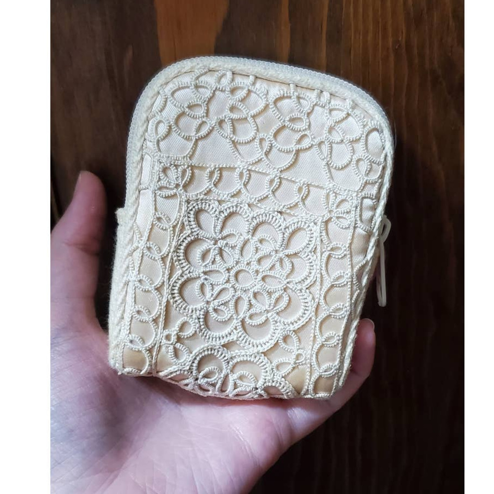 Vintage Cream Crochet Coin Purse